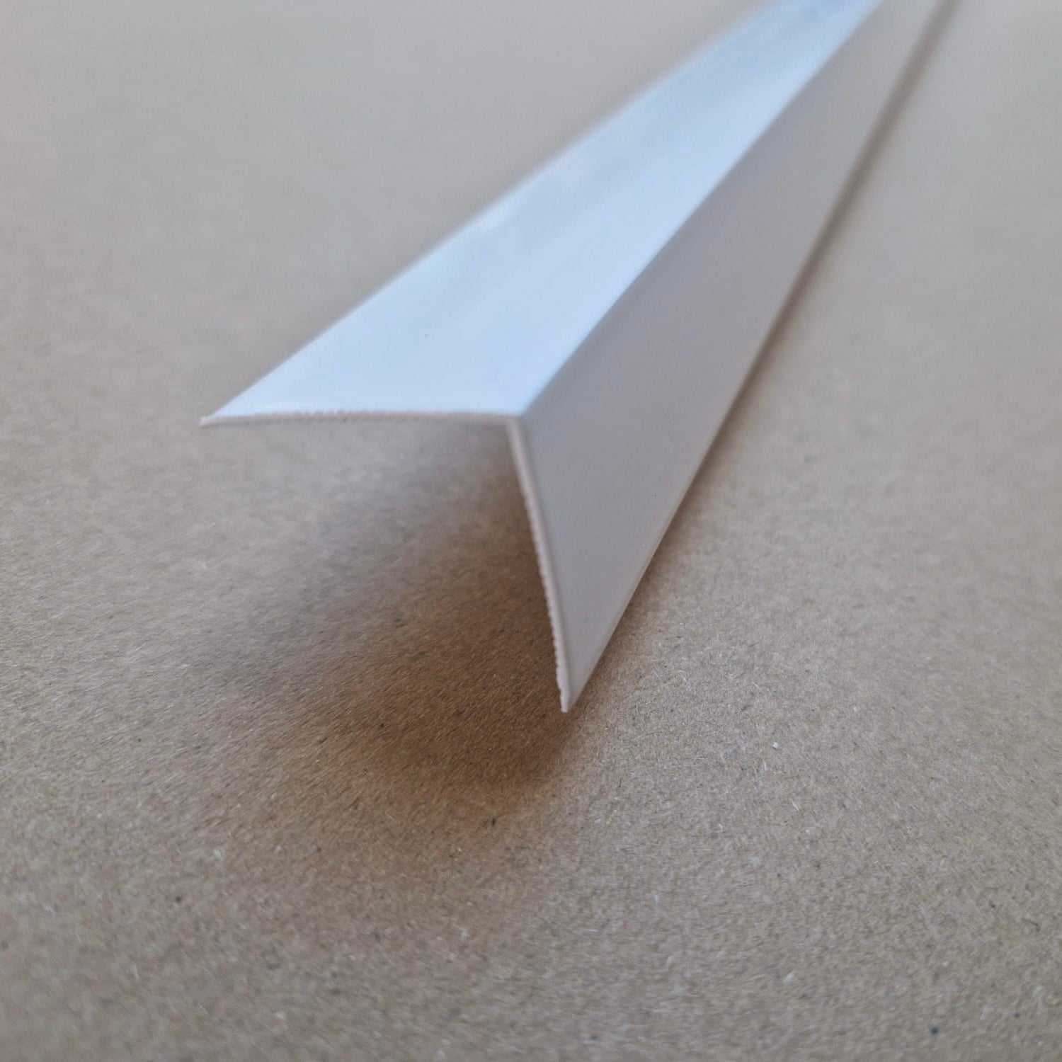 25mm x 25mm White Aluminium 90-degree External Angle